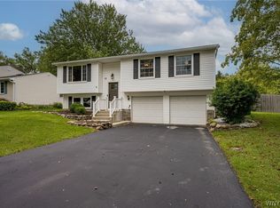 73 Chapel Glen Dr, Hamburg, NY 14075