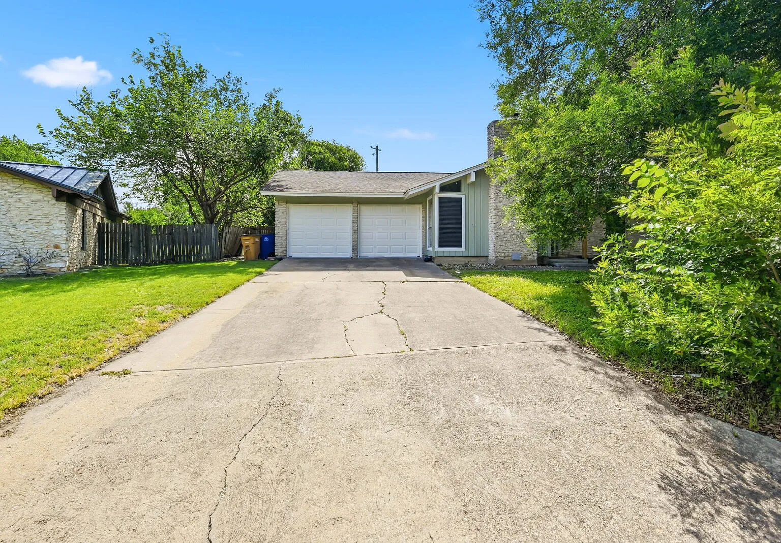 3 bed, 2.0 bath, 1415 sqft, $2,500 — Photo 2