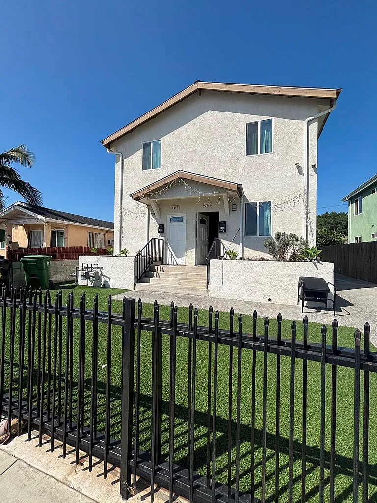 3 bed, 1113 sqft, $3,650 — Photo 1