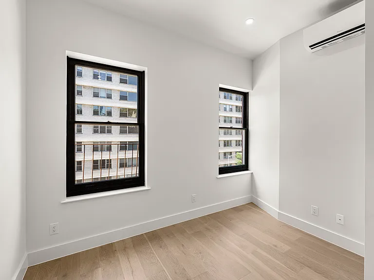 24 Greenwich Ave #3 — Photo 8