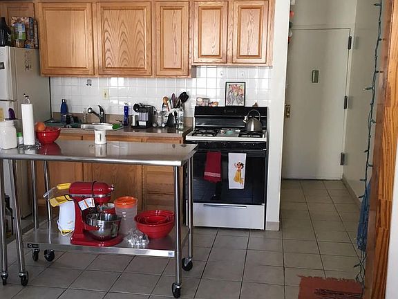 5th image of 2423 29th St APT 3