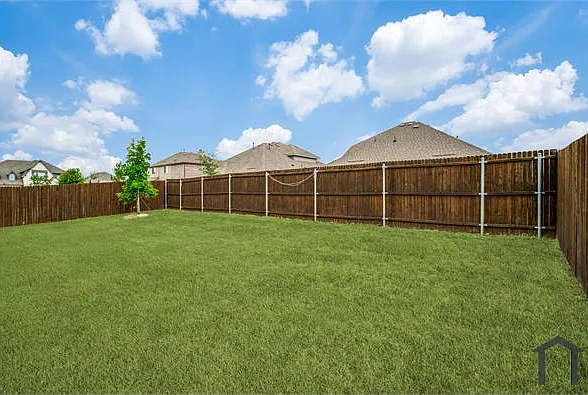 812 Woodview Ct — Photo 12