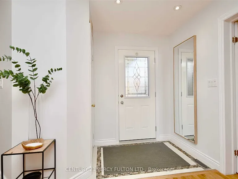 251 Livingstone St W #UPPER — Photo 2