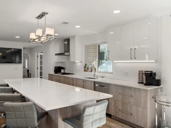 581 California St, Newton, MA 02460