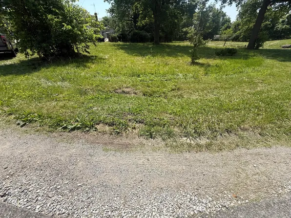 55 1st St SW, Pataskala, OH 43062