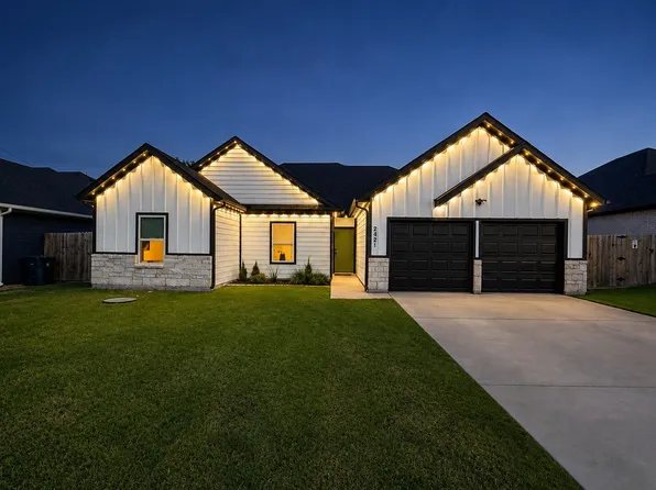 2421 Creek Dr, Granbury, TX 76048