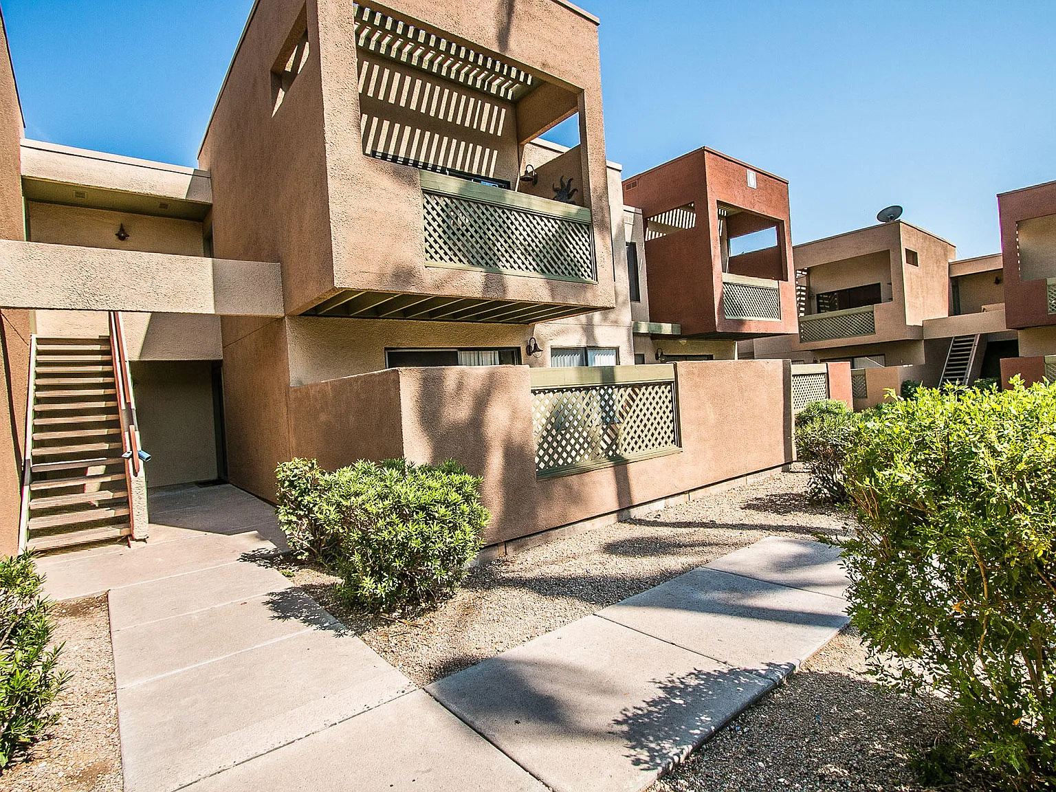 2 bed, 2.0 bath, 955 sqft, $1,675 — Photo 3