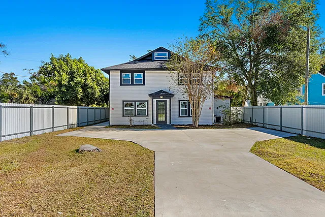 3 bed, 1100 sqft, $1,800 — Photo 1