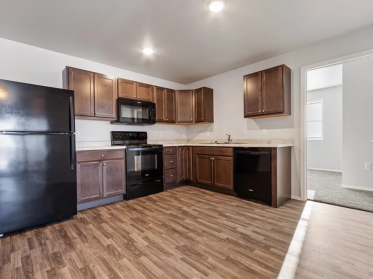 Sawyer Pointe — Photo 12