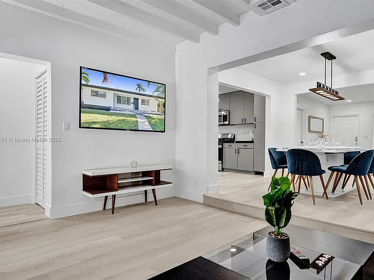 1230 Johnson St — Photo 41
