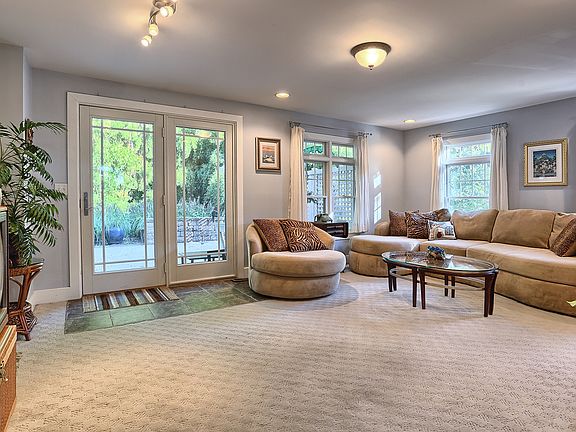 Bright Spacious Living Room