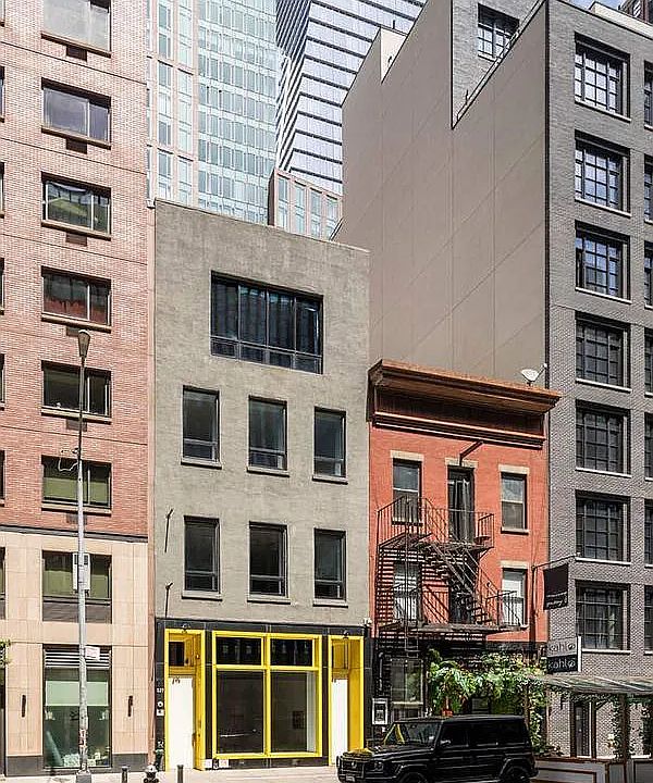 1st image of 527 W 29th St