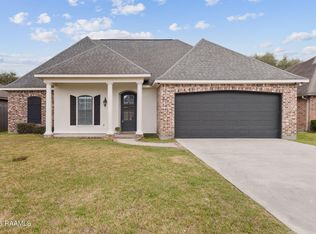 307 Oak Hill Ln, Youngsville, LA 70592