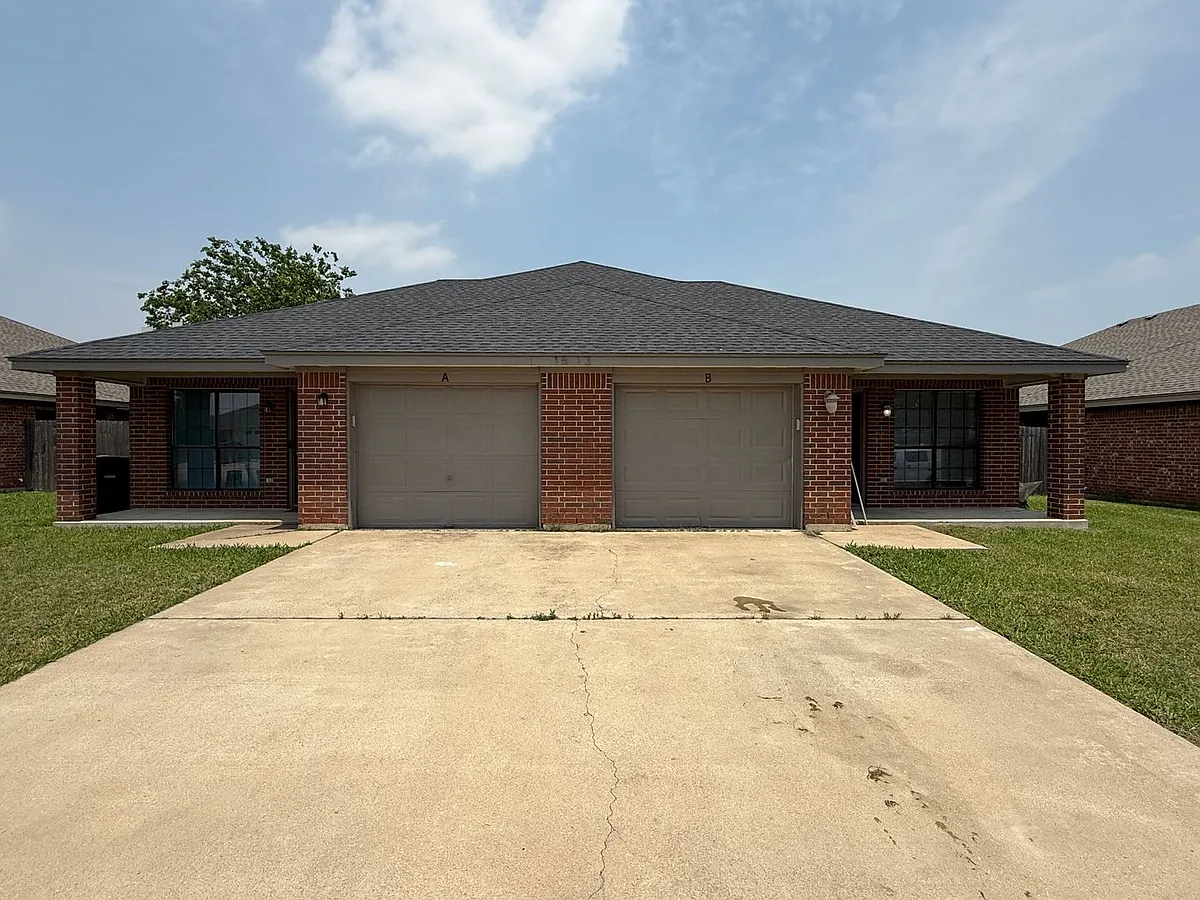 Building Photo - 1513 Nicholas Cir #B