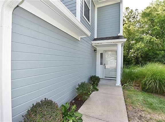 2nd image of 5936 NE Moonstone Dr #17-D