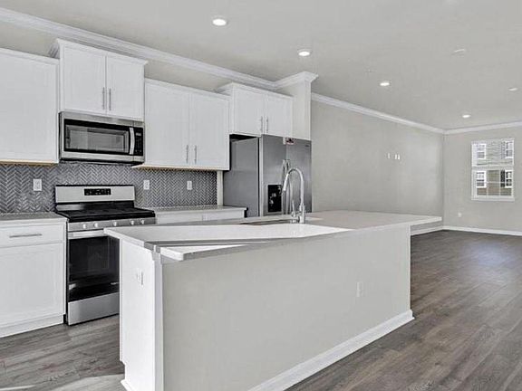 2nd image of 5044 Silver Oak Dr