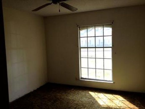 2nd image of 1300 S Lee Cir