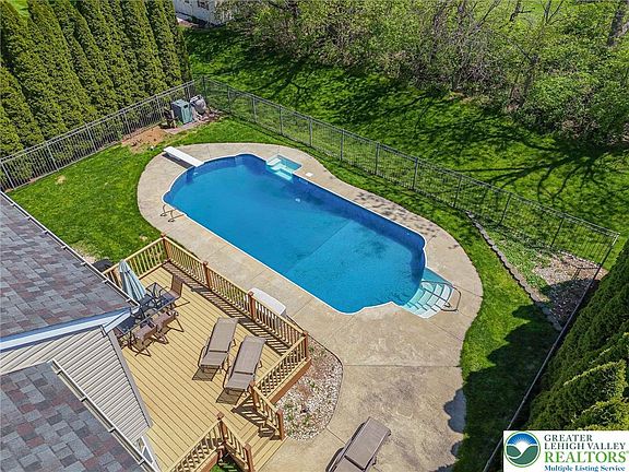 5th image of 228 McNair Cir