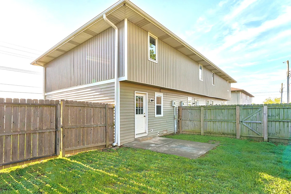 Building Photo - Main Street Townhomes - 1203 - D