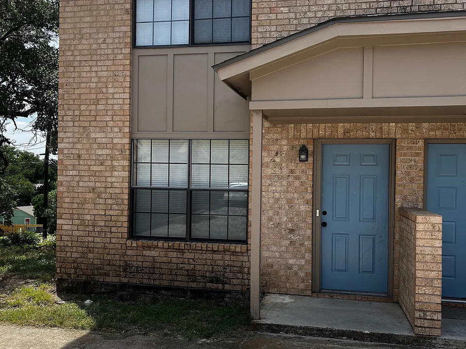 202 S Walnut St