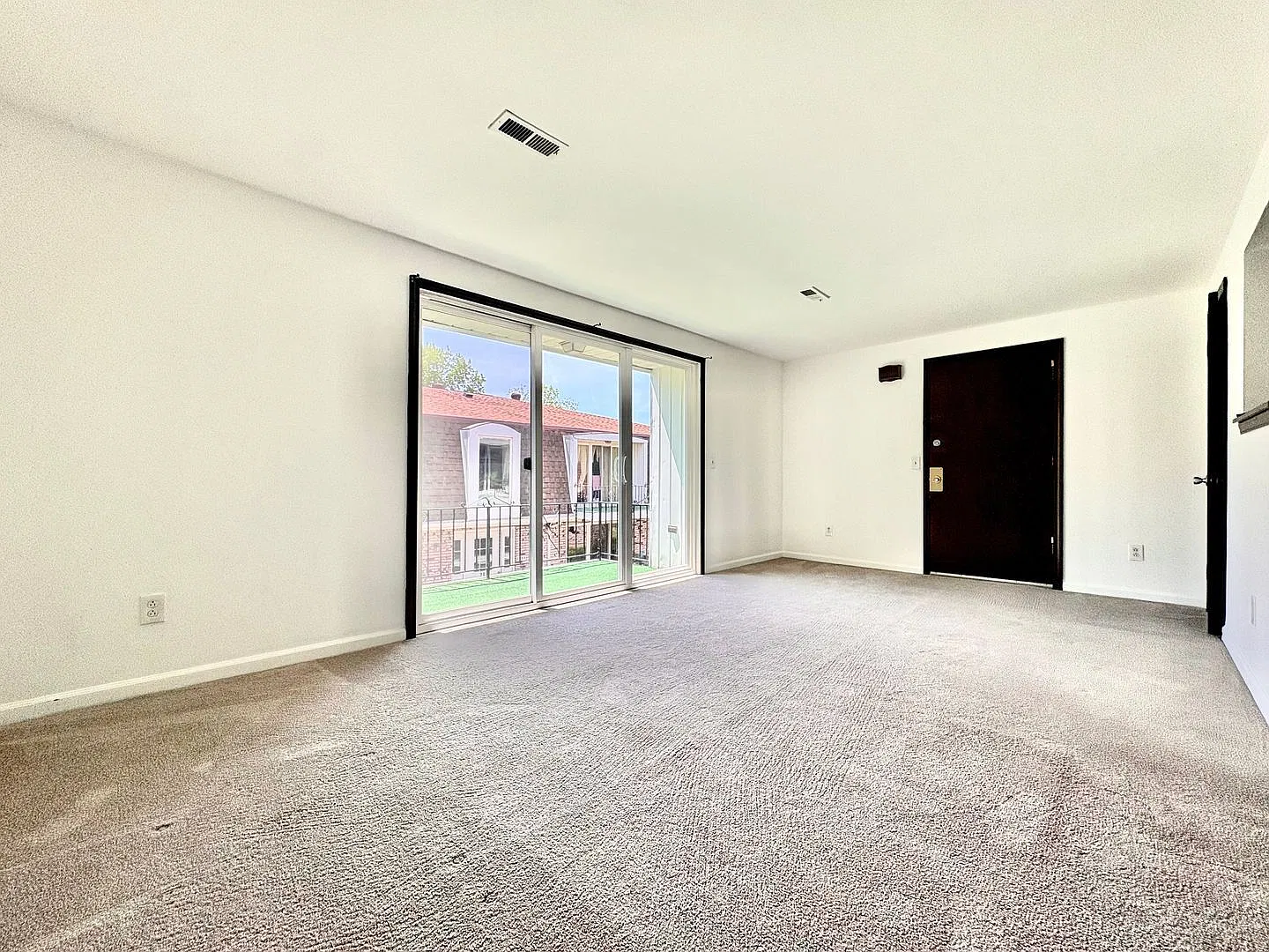 2 bed, 1360 sqft, $2,000 — Photo 1