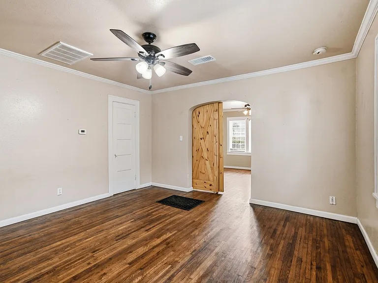 E 8th St Duplex — Photo 10