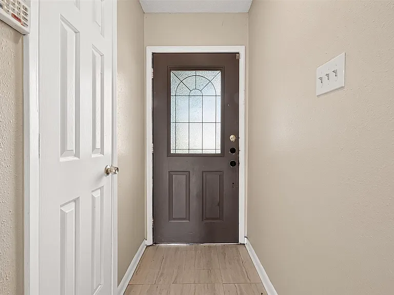 7422 Cortes Dr — Photo 5