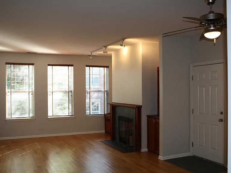 303 W Scott St #303 — Photo 3
