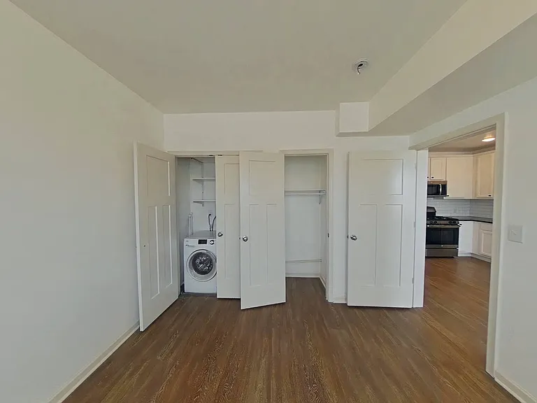 4114 Lauriston Street — Photo 14