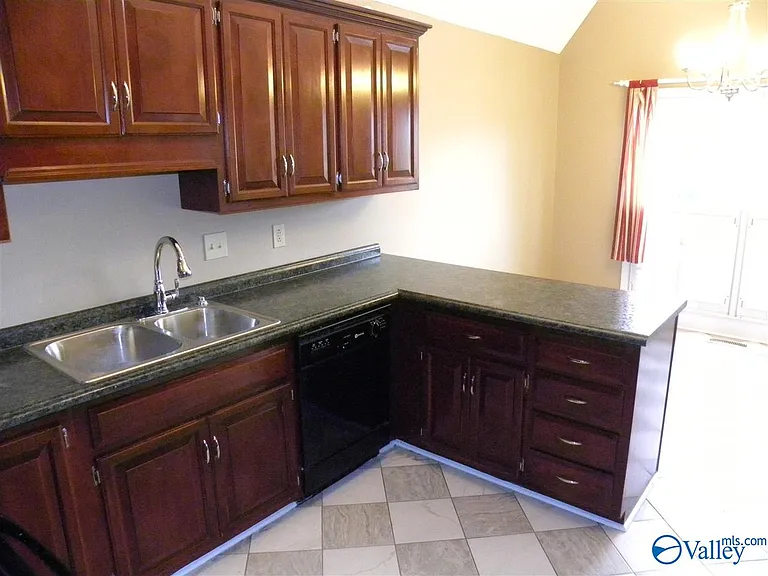 102 Pam Cir — Photo 8