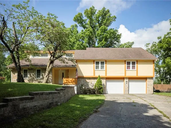 5926 N Chatham Ave, Kansas City, MO 64151