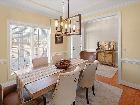 4th image of 111 Hunting Mdw