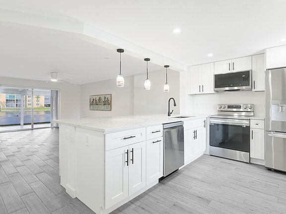 2nd image of 200 SE 5th Avenue #101