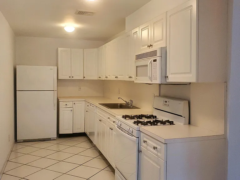 2 4th Ave #2D — Photo 4
