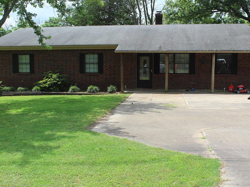 2nd image of 137 Woodlawn Rd