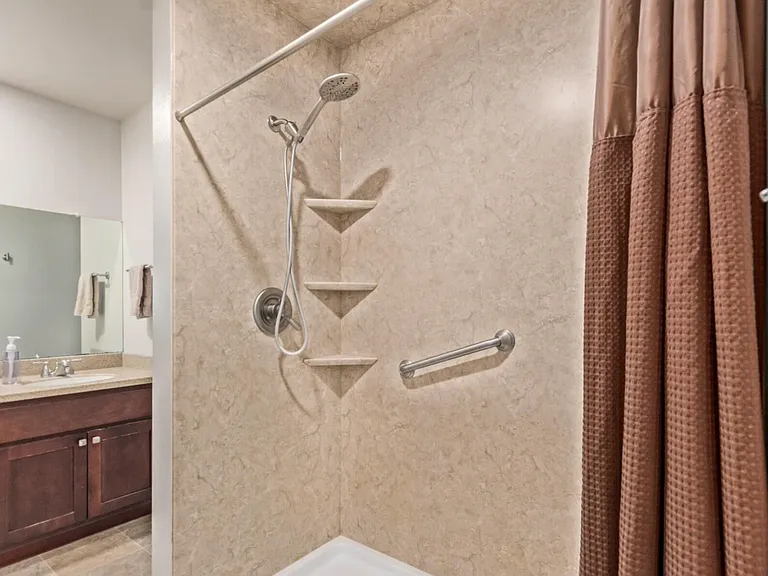 1922 E Laguna Dr — Photo 18