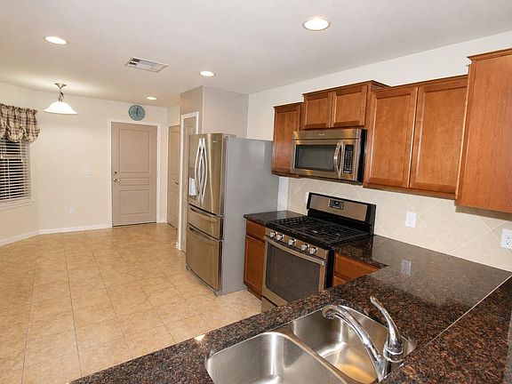 4th image of 3306 Dandelion Dr