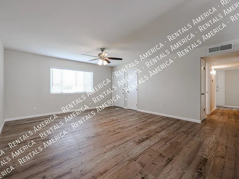 13861 N 48th Ave — Photo 10