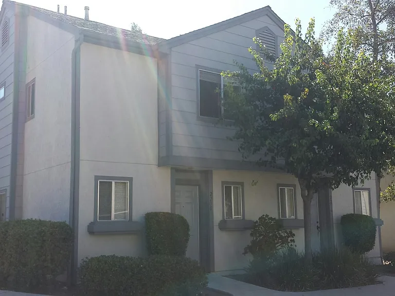 2208 Kings View Cir — Photo 2