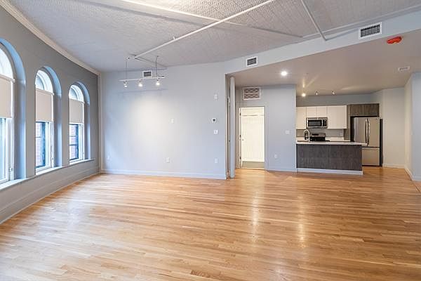 1st image of 194 Munroe St #201