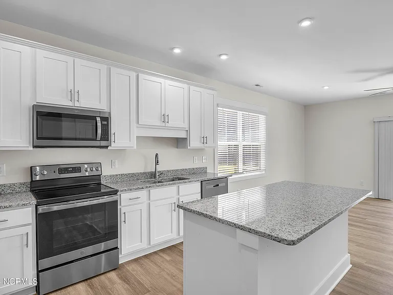 7052 Crew Dr — Photo 4