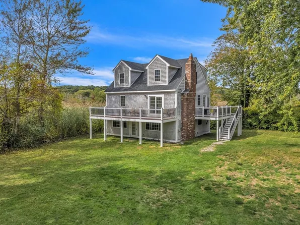 35 Holbrook Ave, Wellfleet, MA 02667
