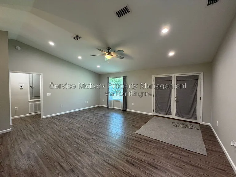 5553 Riviera Dr — Photo 8