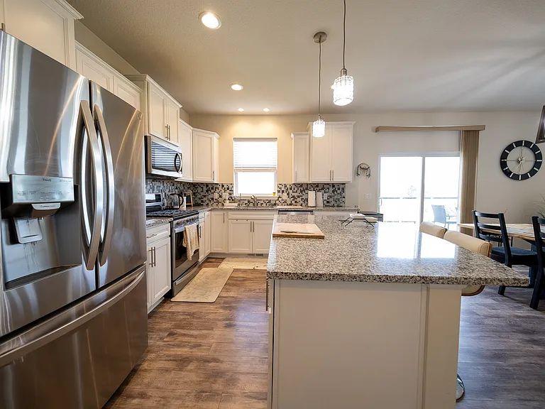 5595 Queensland Ln N — Photo 6