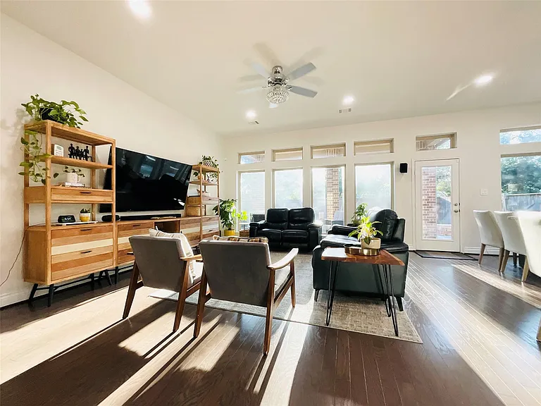 2507 Elmwood Trl — Photo 24