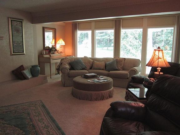 5th image of 310 Camellia Dr