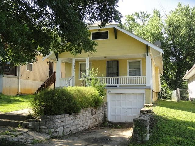 FRONT OF HOUSE
