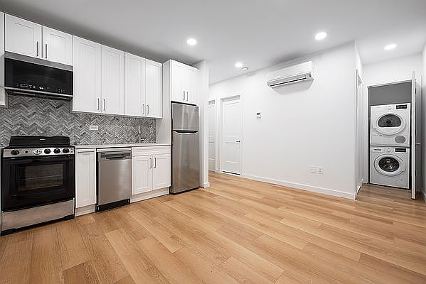 1st image of 428 E 14th St #5R