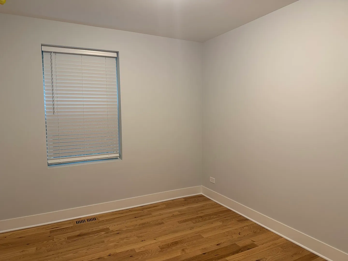 2 bed, 1050 sqft, $2,300 — Photo 4