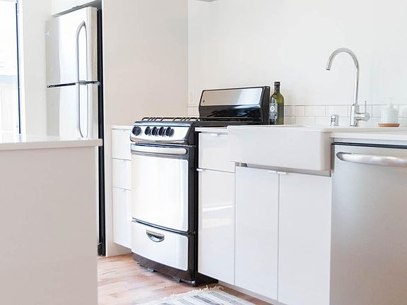 5th image of 1131 N Virgil Ave